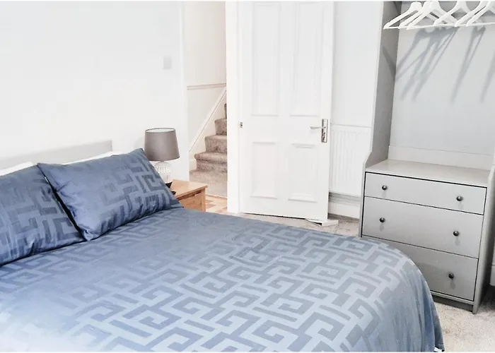 Double Room In Modern House Near Nottingham