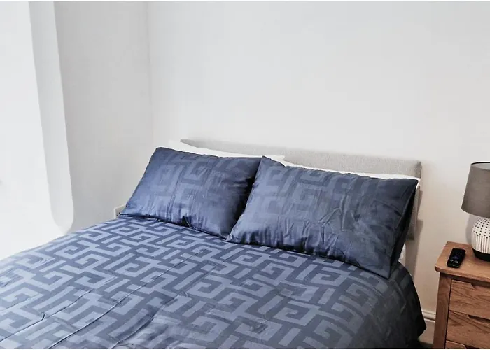 Double Room In Modern House Near Nottingham