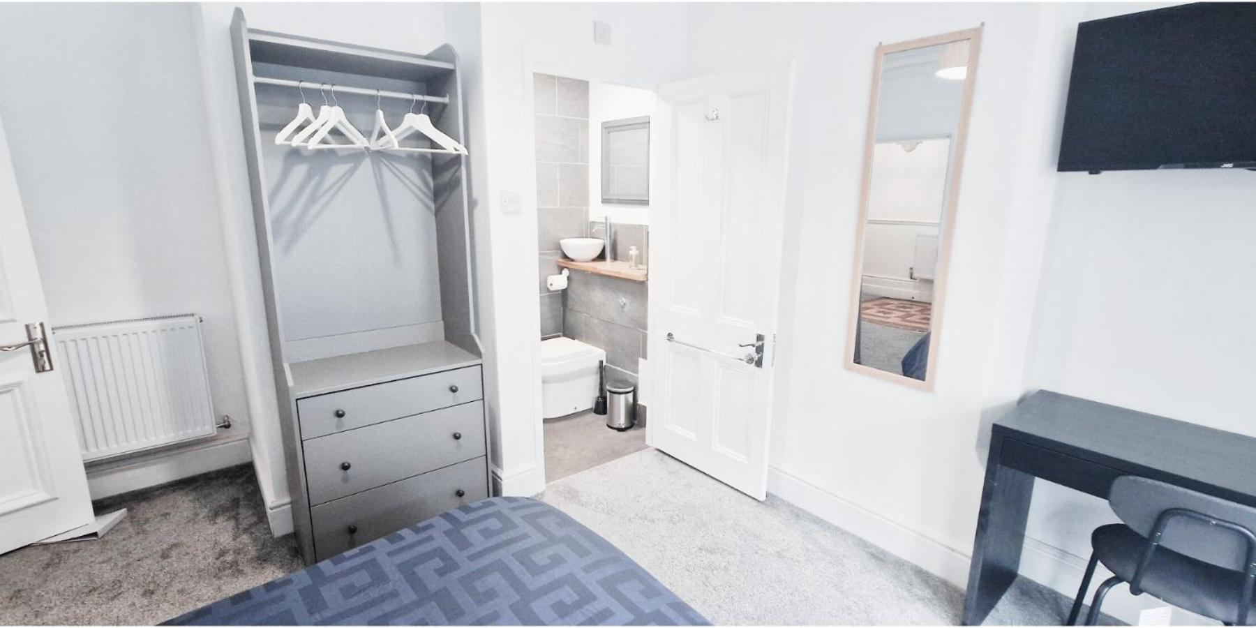 Appartement Double In Modern House Near *