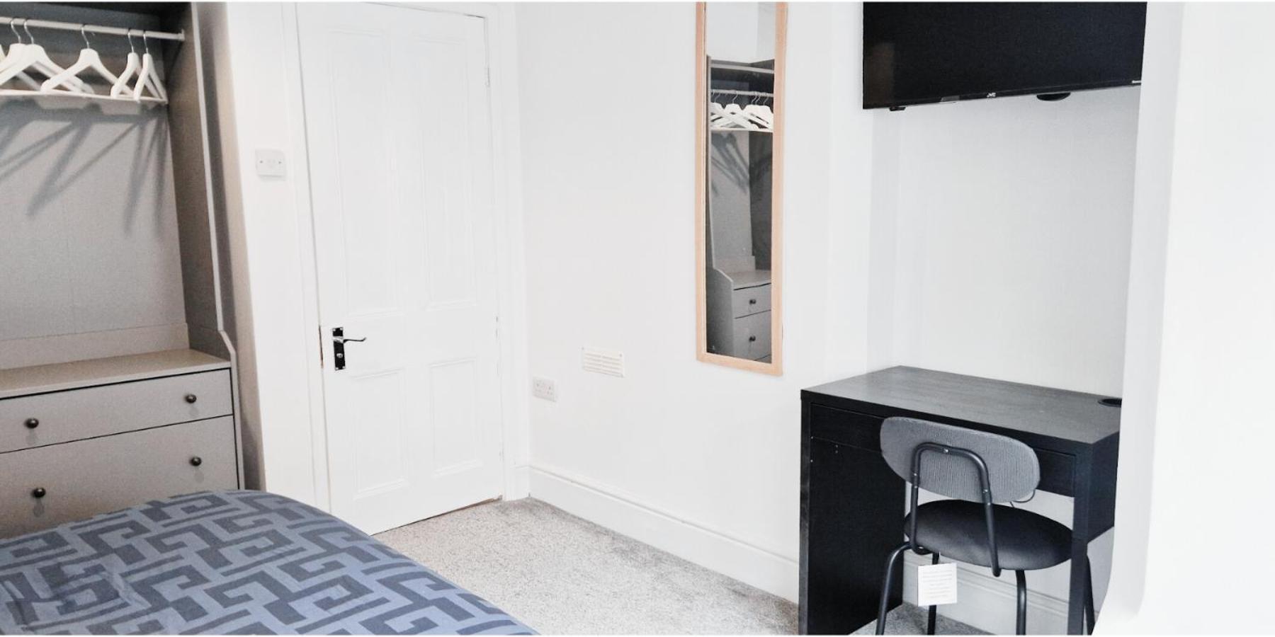 Apartment Double In Modern House Near Nottingham