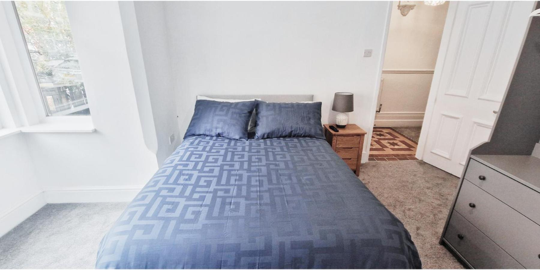 Double In Modern House Near Apartment Nottingham