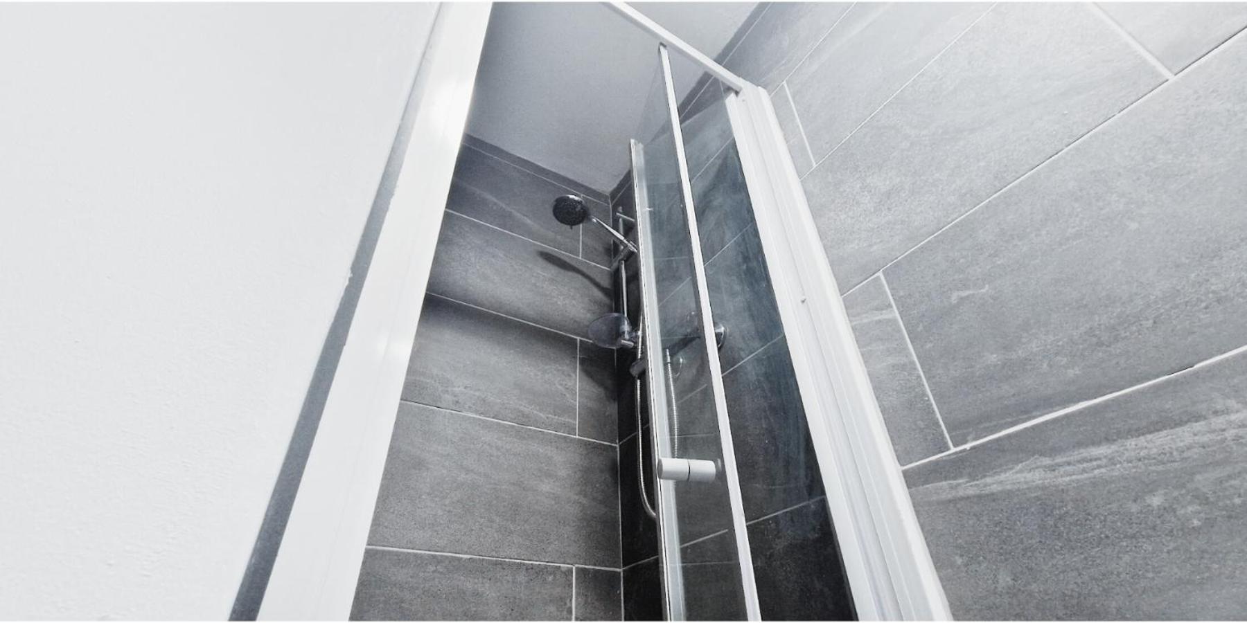 Double In Modern House Near * Nottingham