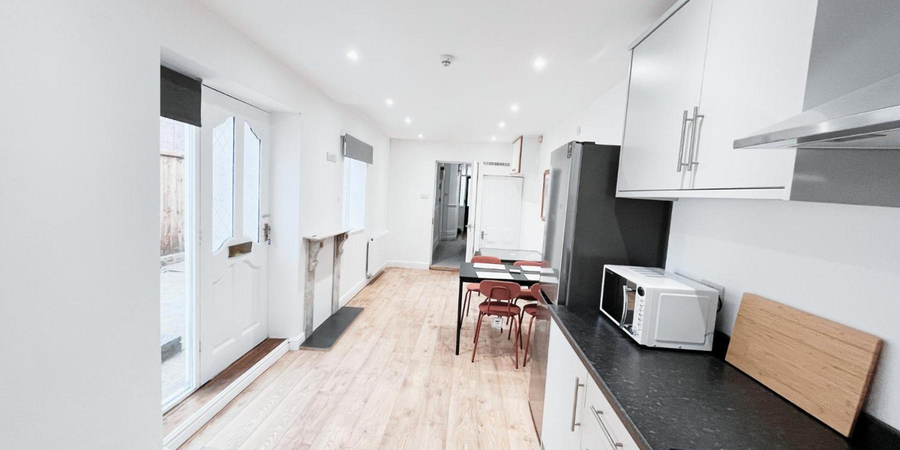 Double In Modern House Near Nottingham