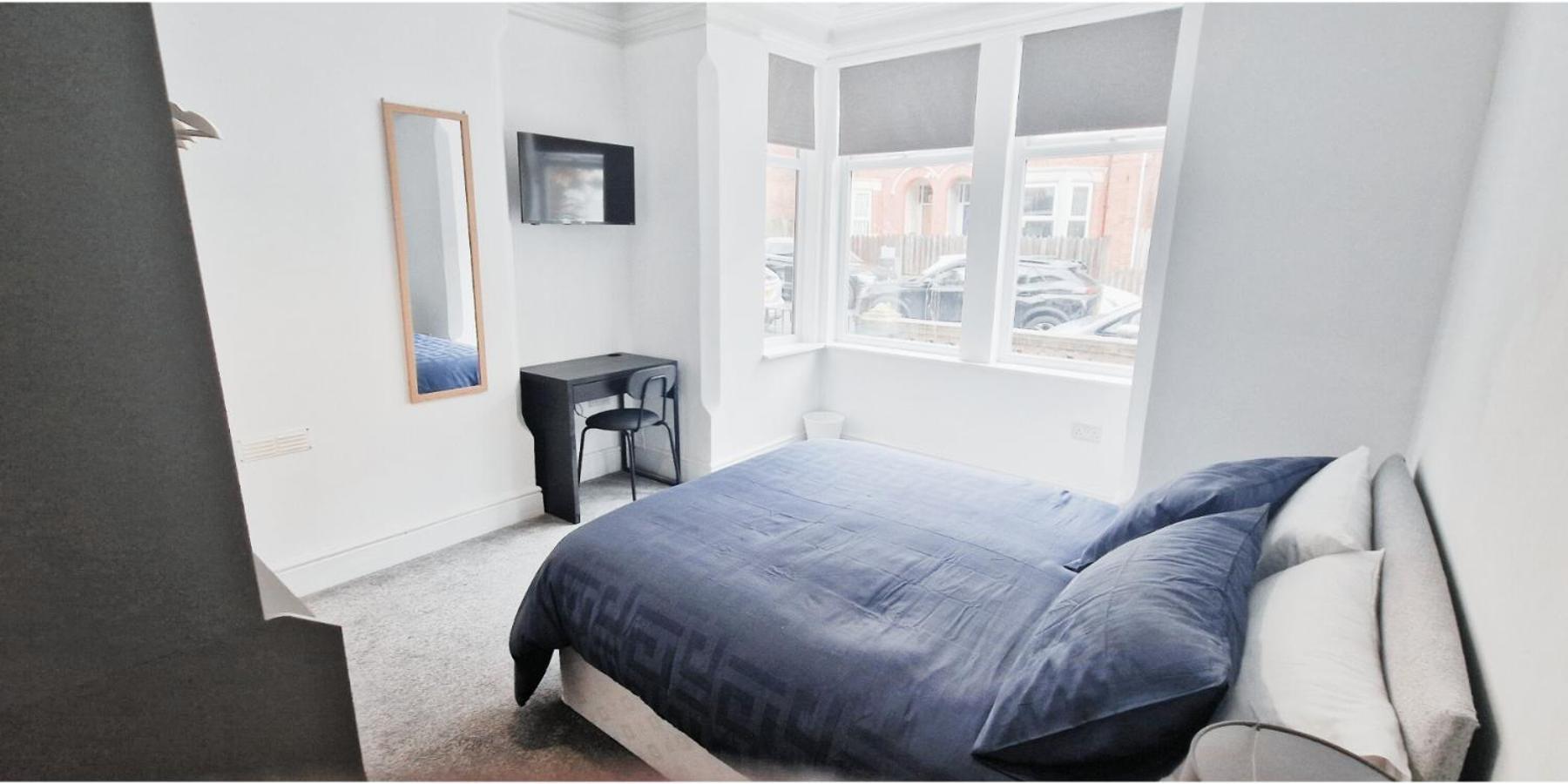 Double In Modern House Near * Nottingham